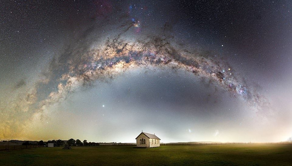 Bức ảnh “Thiên đường trên cao” với một nhà thờ cũ trong một bãi đất trống ở thung lũng Hunter, New South Wales, Australia.