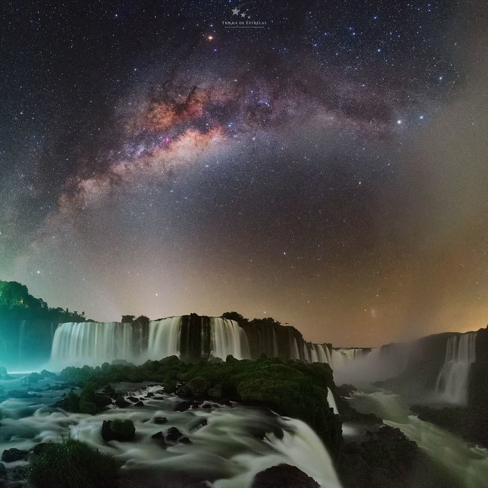 Bức ảnh với cái tên ấn tượng “Cổ họng của quỷ” chụp một trong những thác nước chính của quần thể thác Iguazu.