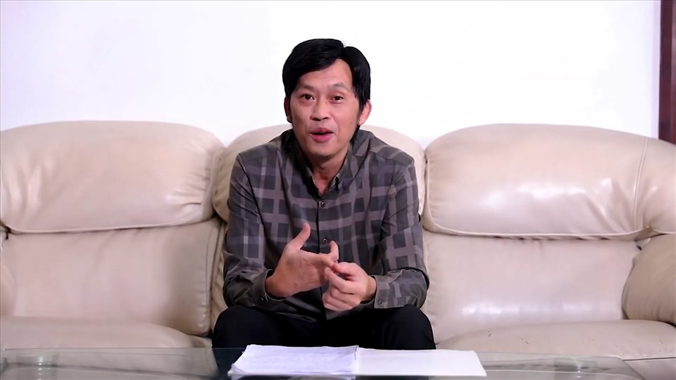 Hình ảnh Hoài Linh trong video trần tình vụ việc giữ 14 tỉ đồng quyên góp từ thiện của khán giả suốt 6 tháng.