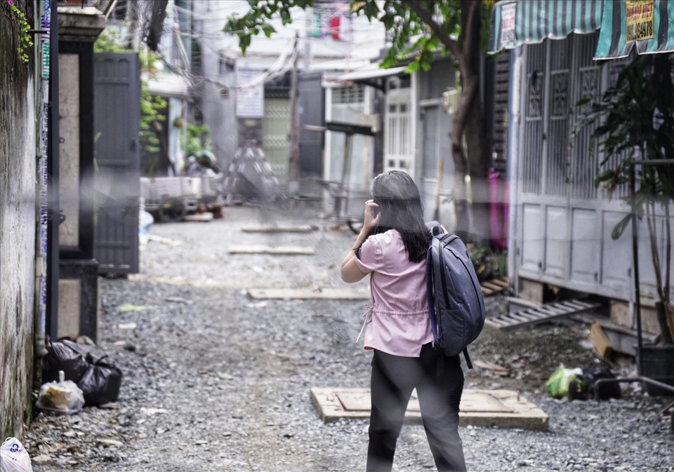 Ghi nhận của phóng viên tại một con hẻm trên đường Quang Trung (phường 14, quận Gò Vấp), người dân chấp hành nghiêm túc các quy định phòng chống dịch.