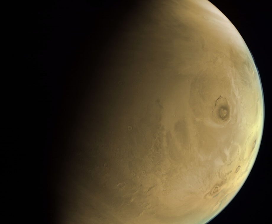 Tàu thăm dò Hope của UAE chụp bức ảnh có độ phân giải cao về sao Hỏa. Ảnh: EMM