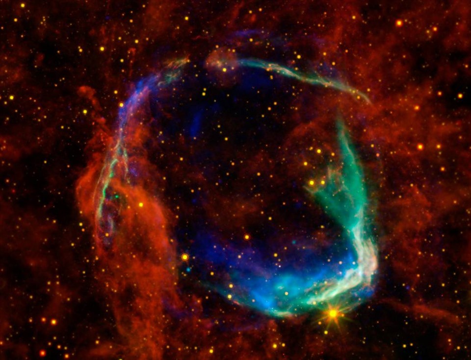 Hình ảnh này kết hợp dữ liệu từ bốn kính viễn vọng không gian để tạo ra một cái nhìn đa bước sóng về tất cả những gì còn lại của RCW 86, ví dụ lâu đời nhất được ghi nhận về một siêu tân tinh. Ảnh: NASA