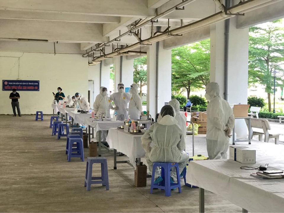 300 công nhân đầu tiên của Bắc Giang được tiêm phòng vaccine COVID-19 hôm nay.