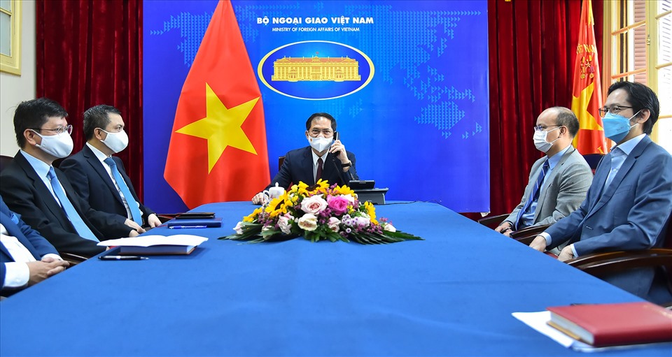 Bộ trưởng Bùi Thanh Sơn điện đàm với Ngoại trưởng Mỹ Antony Blinken ngày 28.5. Ảnh: BNG