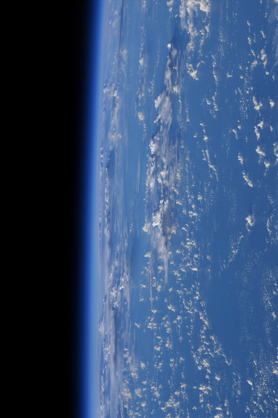 Ảnh Trái đất chụp từ Trạm Vũ trụ Quốc tế nhưng chỉ thấy đại dương, không có đất liền được phi hành gia người Pháp chia sẻ mới đây. Ảnh: Cơ quan Vũ trụ Châu Âu