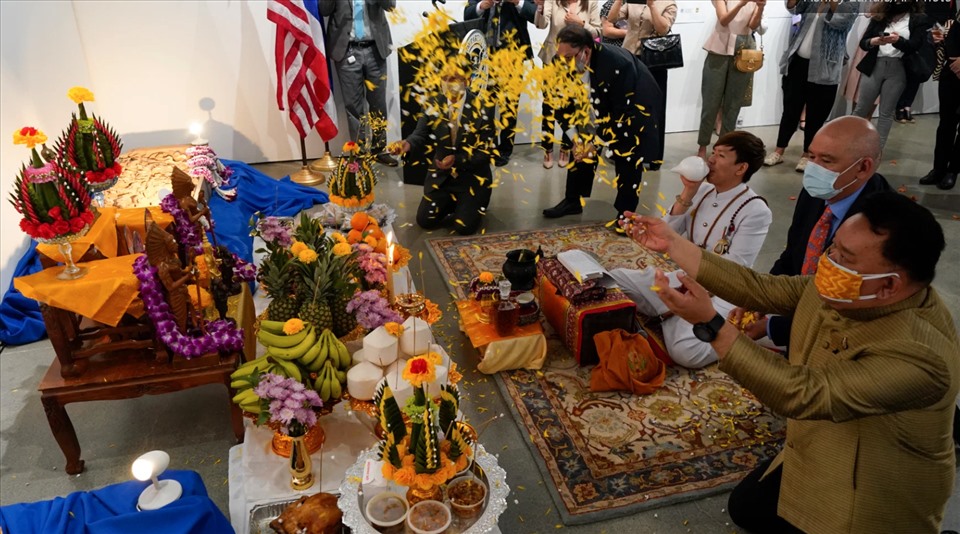 Các quan chức Mỹ và Thái Lan dự buổi lễ trao trả cổ vật hôm 25.5. Ảnh chụp màn hình