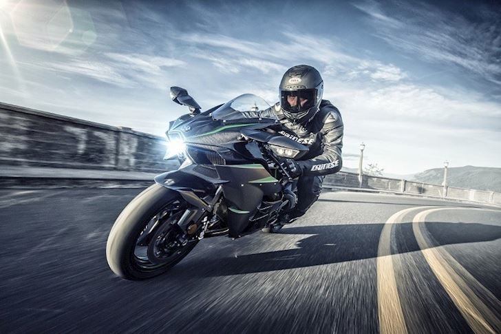 Kawasaki Ninja H2 mang đến sức mạnh, tốc độ vượt trội trên đường đua. Ảnh: Kawasaki.