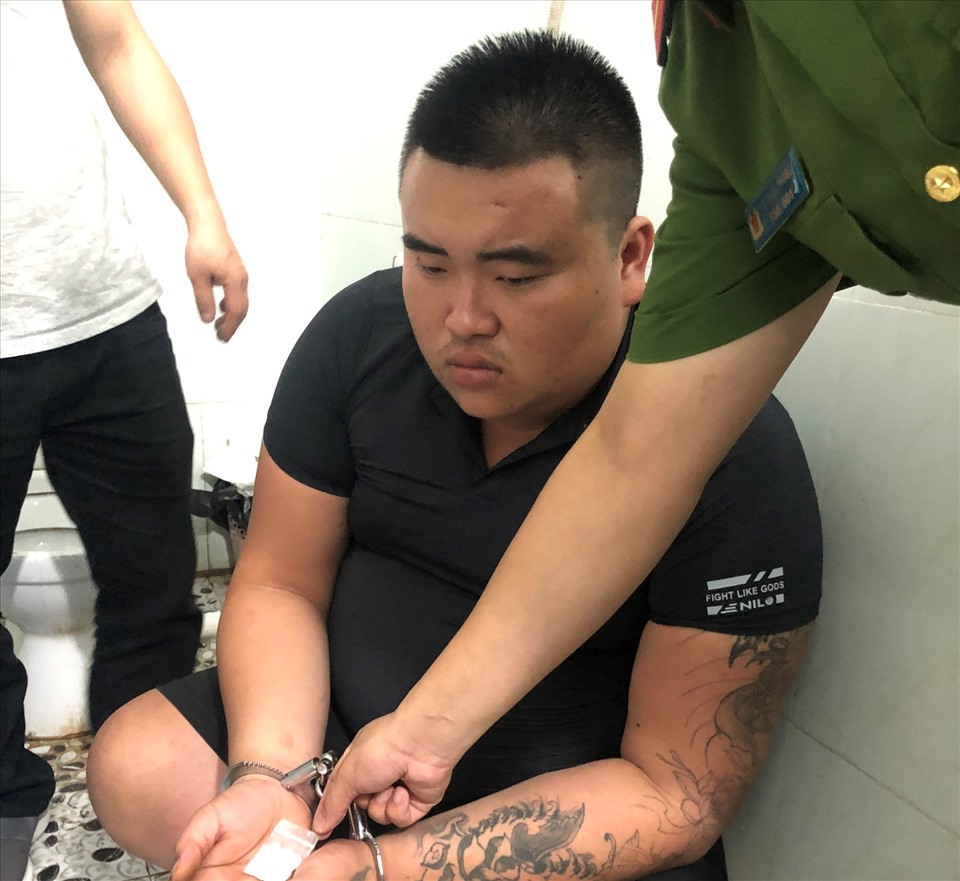 1 trong 4 đối tượng bị Công an Quảng Ninh bắt giữ tại quán Karaoke Thu Chi thuộc khu Hưng Hòa, phường Cộng Hòa, thị xã Quảng Yên. Ảnh: N. Khánh