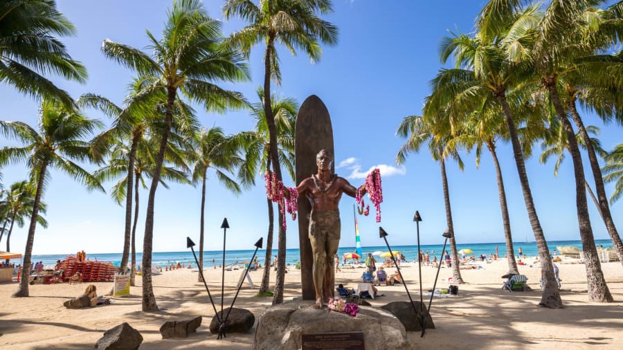 Bãi biển Duke Kahanamoku, Oahu, Hawaii. Ảnh: CNN