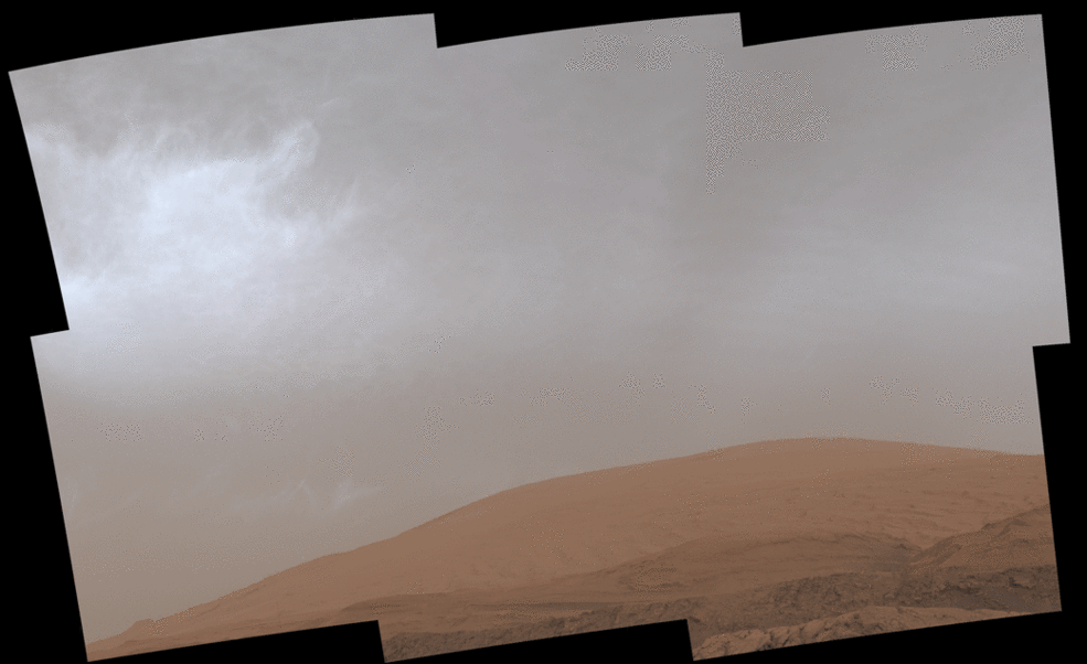 Đám mây trôi qua núi Sharp trên sao Hỏa. Ảnh: NASA