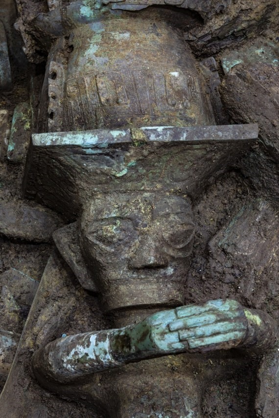Một cổ vật khai quật từ di chỉ Tam Tinh Đôi, Tứ Xuyên, Trung Quốc. Ảnh: Tân Hoa Xã.