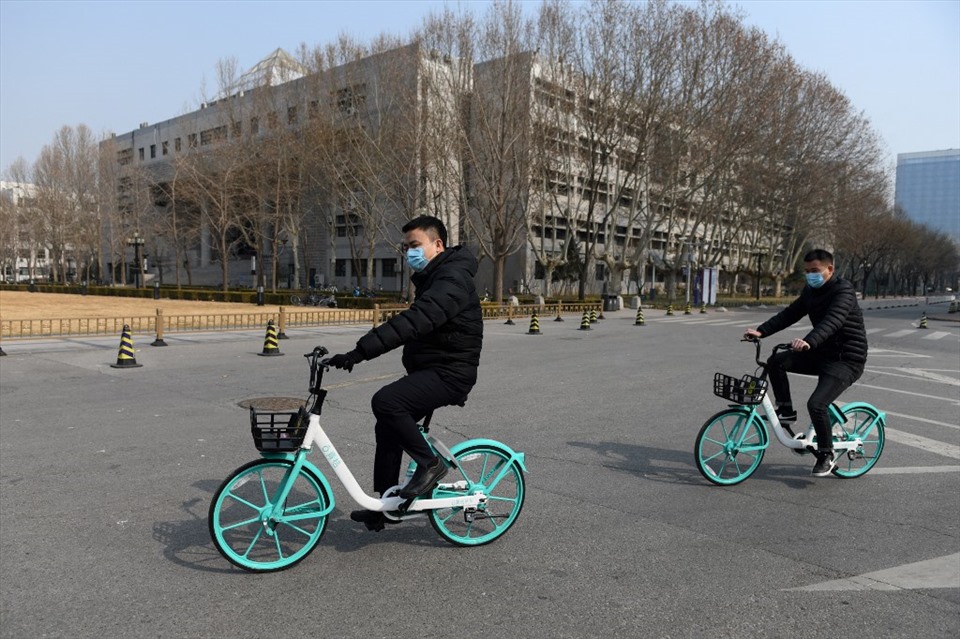 Một con đường tại Đại học Thanh Hoa, Bắc Kinh, Trung Quốc. Ảnh: AFP