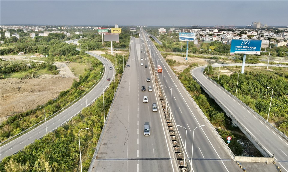 Tại cao tốc TPHCM - Long Thành - Dầu Giây cũng vắng ô tô chiều ngày 3.5.