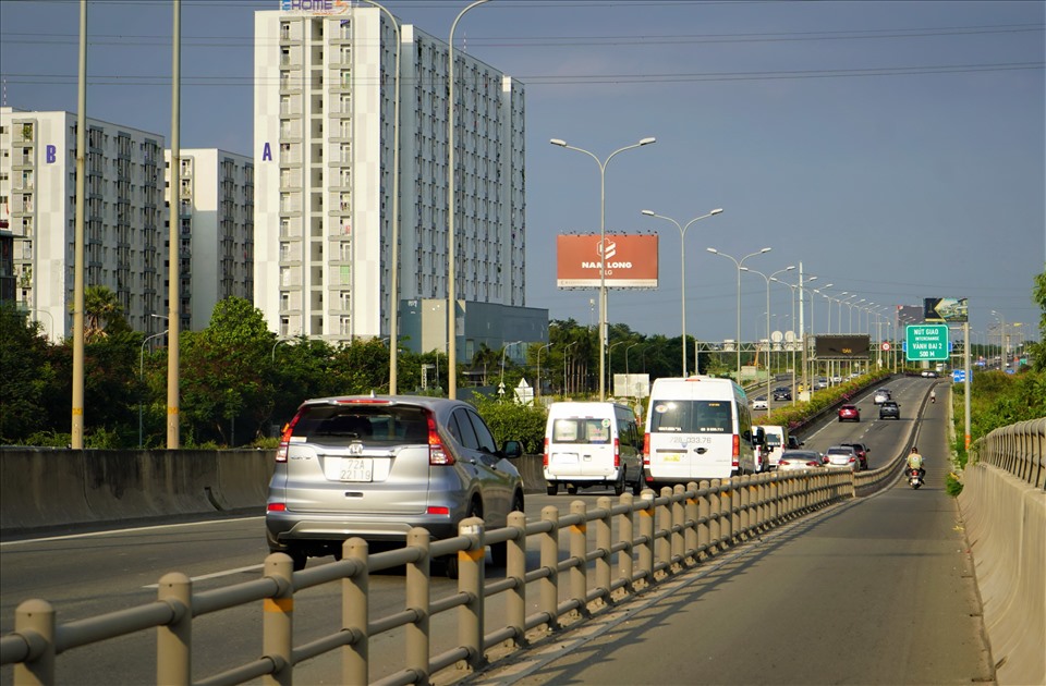 Giao thông trên cao tốc TPHCM – Long Thành – Dầu Giây khá thông thoáng trong khi những năm trước tuyến đường này xảy ra kẹt xe cục bộ do lượng người đổ về TPHCM sau nghỉ lễ.