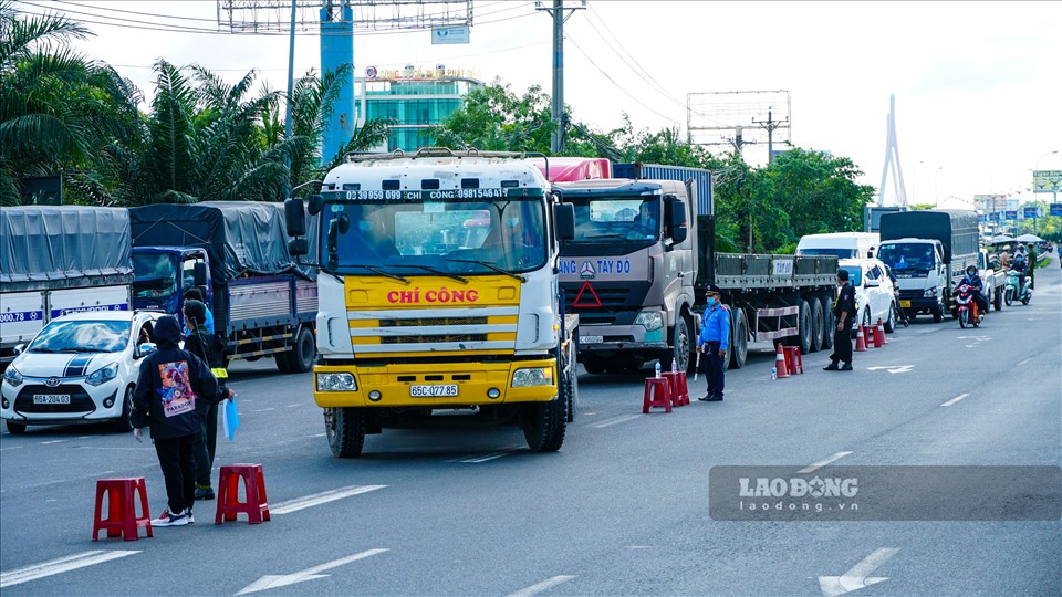 Cụ thể, 5 chốt kiểm soát liên ngành được thành lập tại các vị trí: 1. Go (Big C cũ); 2. Bến xe trung tâm; 3. Bến tàu Cần Thơ – Côn Đảo; 4. Thốt Nốt (tuyến An Giang về); 5. Vĩnh Thạnh (tuyến Kiên Giang về).