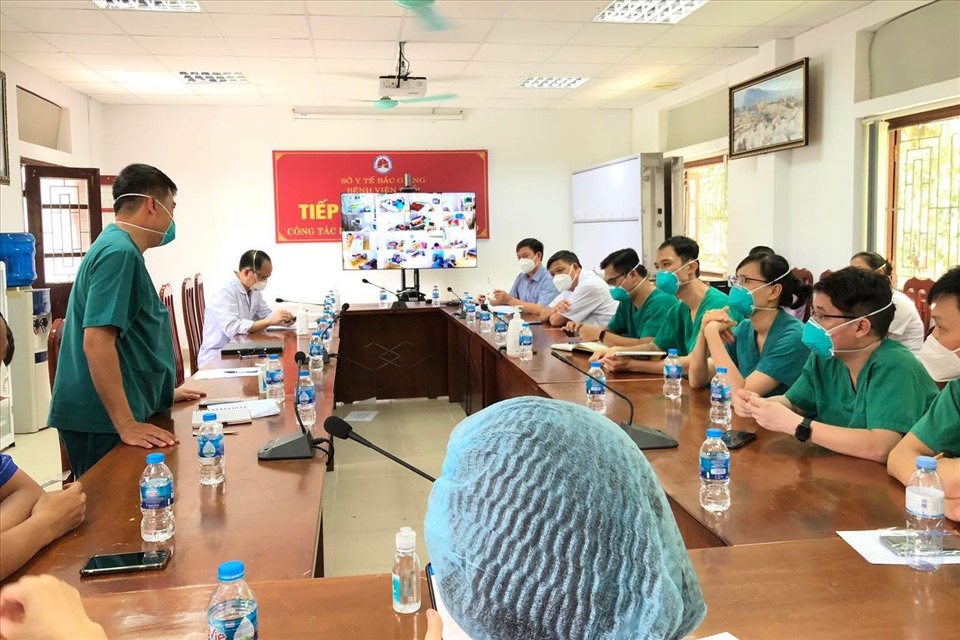 Đoàn phản ứng nhanh của bệnh viện Chợ Rẫy tại Bắc Giang. Ảnh: BVCC