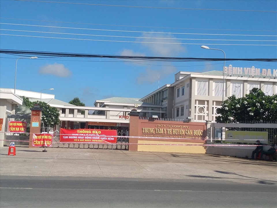 Phong tỏa Bệnh viện Đa khoa huyện Cần Đước liên quan đến BN 6909. Ảnh: K.Q