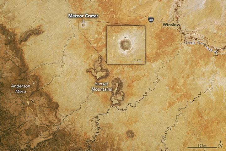 Hố thiên thạch Meteor và quang cảnh xung quanh chụp bằng vệ tinh Landsat 8. Ảnh: NASA