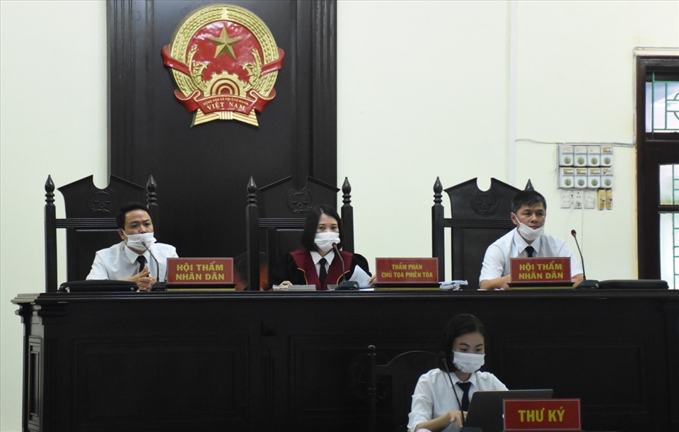 HĐXX Tòa án nhân dân TP.Thái Bình (tỉnh Thái Bình) điều hành phiên tòa hôm nay. Ảnh: T.D