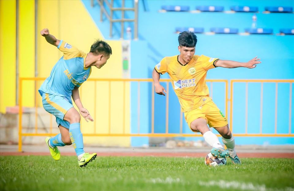 Câu lạc bộ Hoà Bình chia điểm trận khai mạc giải hạng Nhì Quốc gia 2021. Ảnh: Tú Nguyễn