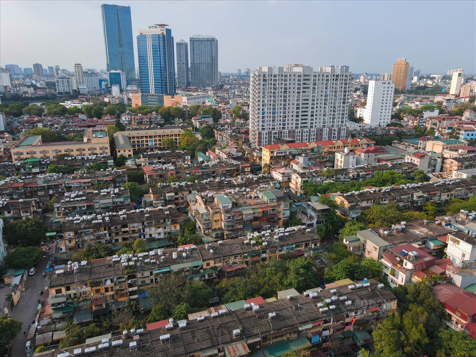 Được biết mới đây, thành phố Hà Nội đã lập Ban chỉ đạo cải tạo chung cư cũ do Chủ tịch UBND thành phố Hà Nội Chu Ngọc Anh làm trưởng ban.