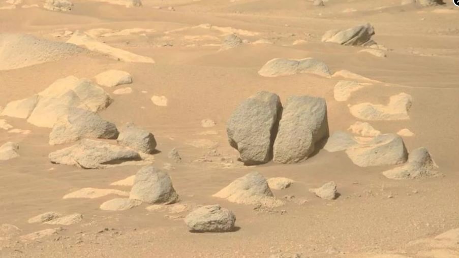 “Mông đá” sao Hỏa trong một bức ảnh khác do tàu vũ trụ NASA chụp. Ảnh: NASA.