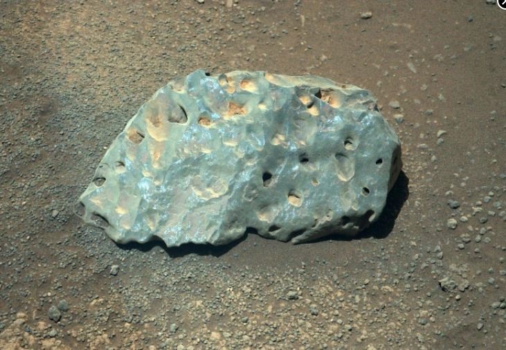 Tảng đá kỳ lạ trên sao Hỏa. Ảnh: NASA.
