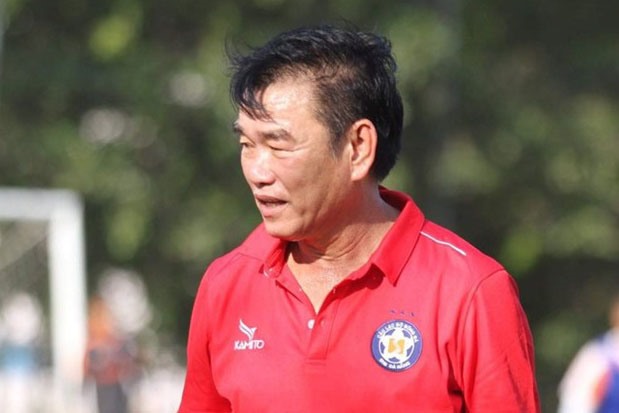 HLV Phan Thanh Hùng dẫn dắt Đà Nẵng từ vòng 13 V.League 2021. Ảnh: V.D