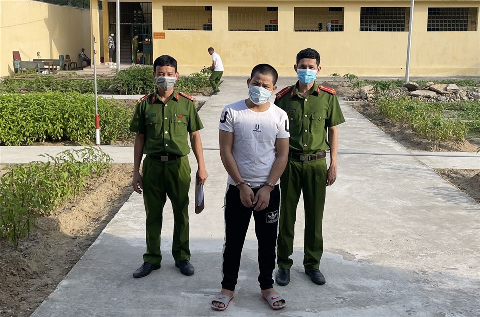 Đối tượng Nguyễn Thanh Trình bị bắt giữ tại cơ quan công an về hành vi trộm cắp. Ảnh: CATH