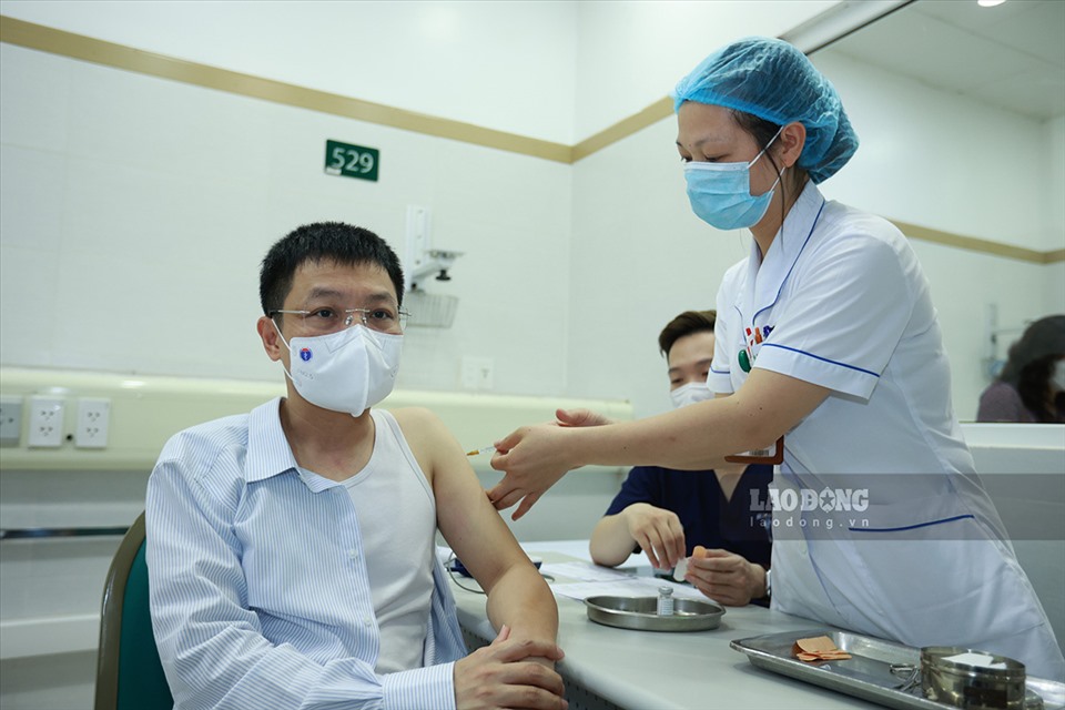 Bệnh viện Bạch Mai đã bố trí 2 buồng tiêm cho các cá nhân thuộc Văn phòng Bộ Y tế trong đợt tiêm này.