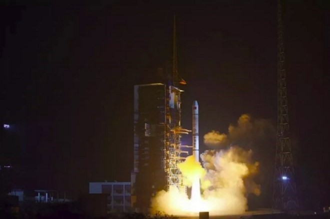 Trung Quốc phóng vệ tinh viễn thám và vệ tinh quỹ đạo thấp bằng tên lửa đẩy Trường Chinh 2C. Ảnh: Xinhua