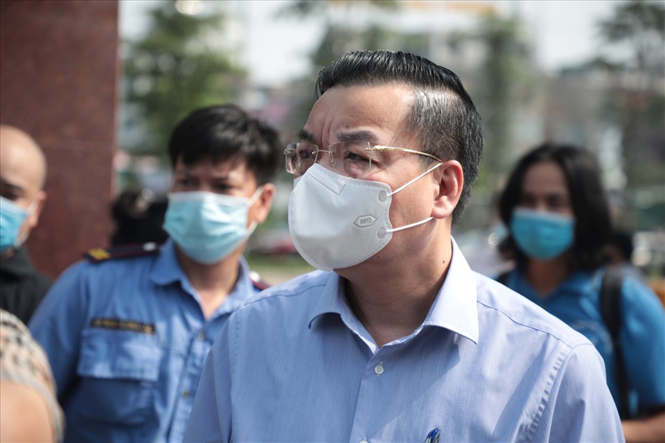 Đến 9h sáng cùng ngày, Chủ tịch UBND thành phố Hà Nội Chu Ngọc Anh đã có mặt tại Bệnh viện K để chỉ đạo trực tiếp công tác phòng chống dịch tại đây.