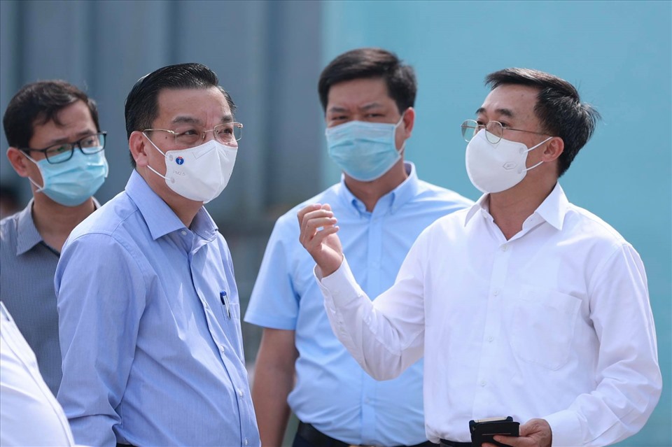 Chủ tịch Hà Nội chỉ đạo công tác chống dịch tại Bệnh viện K. Ảnh: Hải Nguyễn