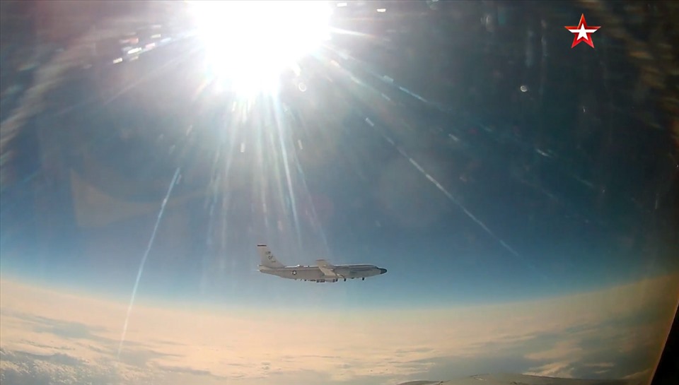 MiG-31 Nga chặn RC-135 Mỹ hồi tháng 4. Ảnh: Bộ Quốc phòng Nga