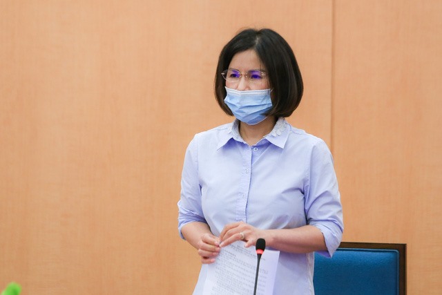 Bà Trần Thị Nhị Hà - Giám đốc Sở Y tế Hà Nội báo cáo tại phiên họp BCĐ. Ảnh: BL
