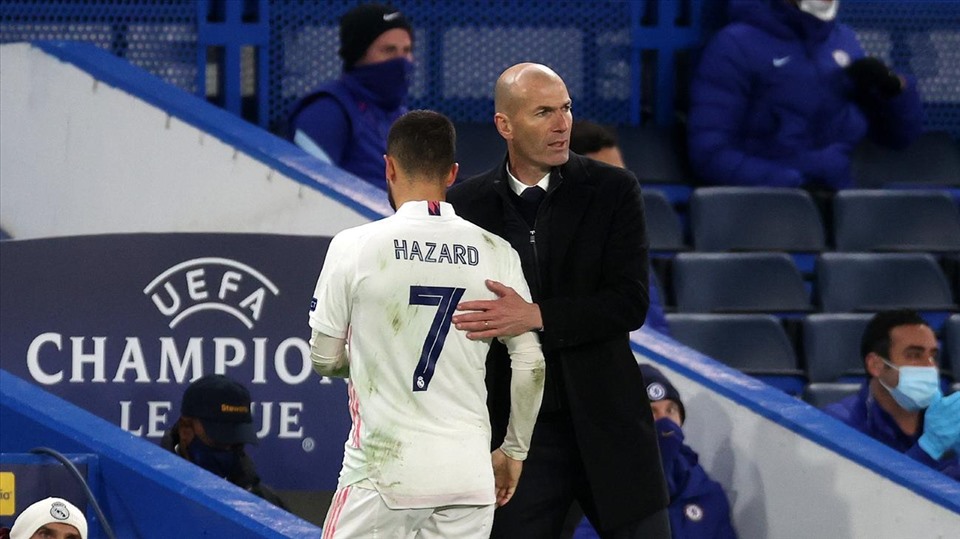 Zinedine Zidane vẫn rất yêu mến Hazard, nhưng tiếng nói của ông có đủ để giữ anh ở lại Real Madrid? Ảnh: AFP