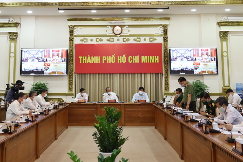 Phó Thủ tướng Thường trực Trương Hoà Bình chủ trì buổi họp sáng 1.5. Ảnh: TTBC