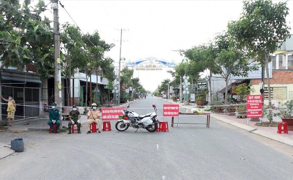 Khu vực cách ly y tế tại thị trấn Cầu Kè, tỉnh Trà Vinh. Ảnh: TR.L.