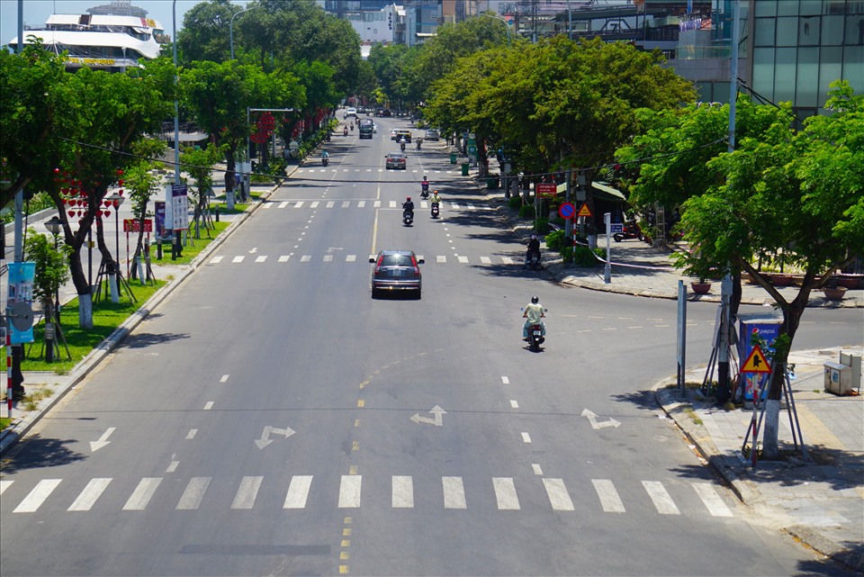 Theo dự báo thời tiết, tại khu vực Đà Nẵng vào hôm nay có nắng nóng gay gắt và đặc biệt gay gắt với nhiệt độ cao nhất phổ biến 38 - 40 độ C, có nơi trên 40 độ C.
