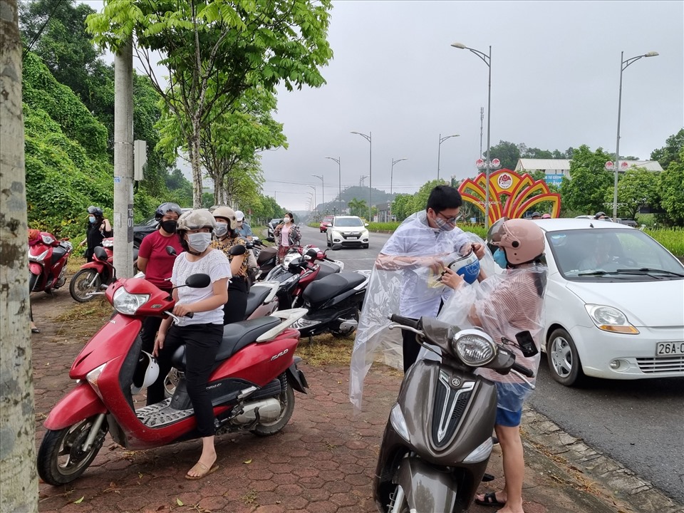 Tại Yên Bái đêm qua và rạng sáng nay có mưa nhỏ nên khí hậu trở nên mát mẻ, dễ chịu.