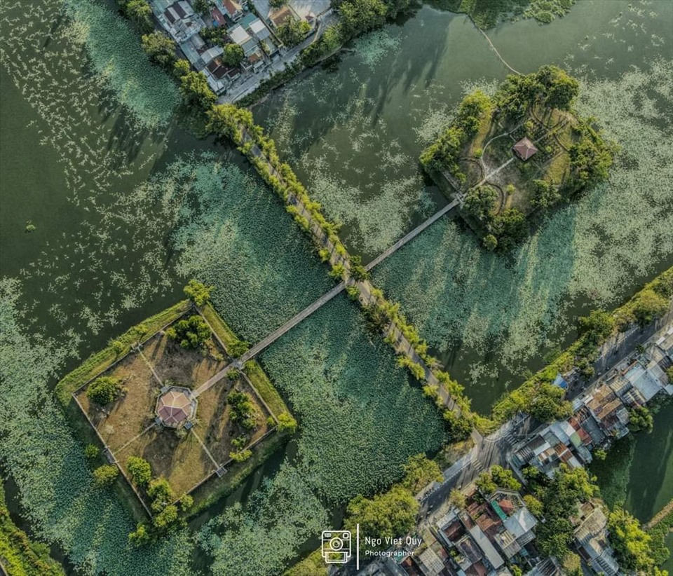 Hồ Tịnh Tâm nhìn từ trên cao