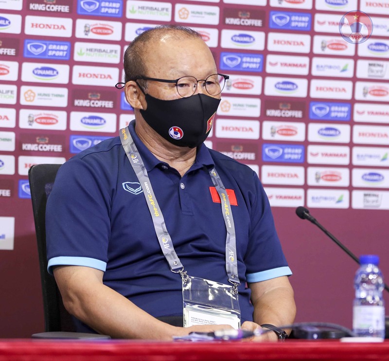 Huấn luyện viên Park Hang-seo muốn đội tuyển Việt Nam chơi lạnh lùng trước Malaysia. Ảnh: VFF