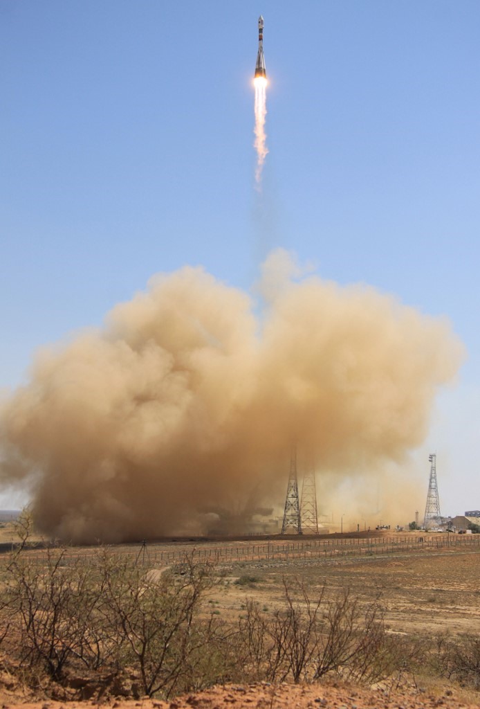 Một tên lửa của Nga phóng đi từ sân bay vũ trụ Kazakh Baikonur mang theo các vệ tinh Kanopus-V và MKA-FKI của Nga, Belarussian BKA, TET-1 của Đức và các vệ tinh ADS-1B của Canada. Ảnh: AFP