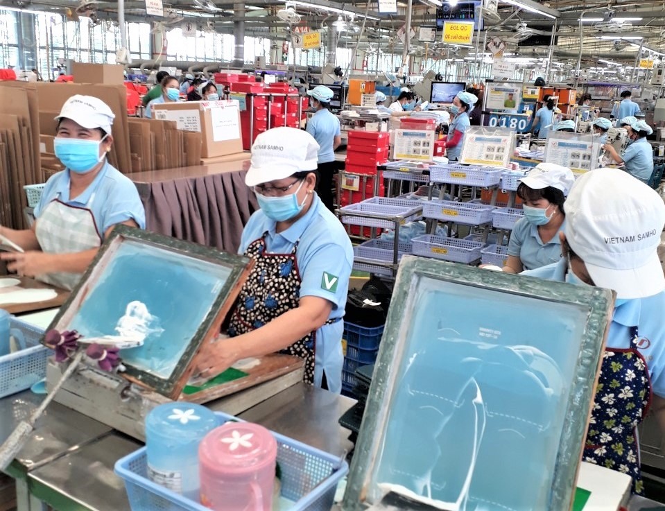 Các bộ phận khác của Công ty Việt Nam samho vẫn làm việc bình thường sáng 11.6. Ảnh Đức Long