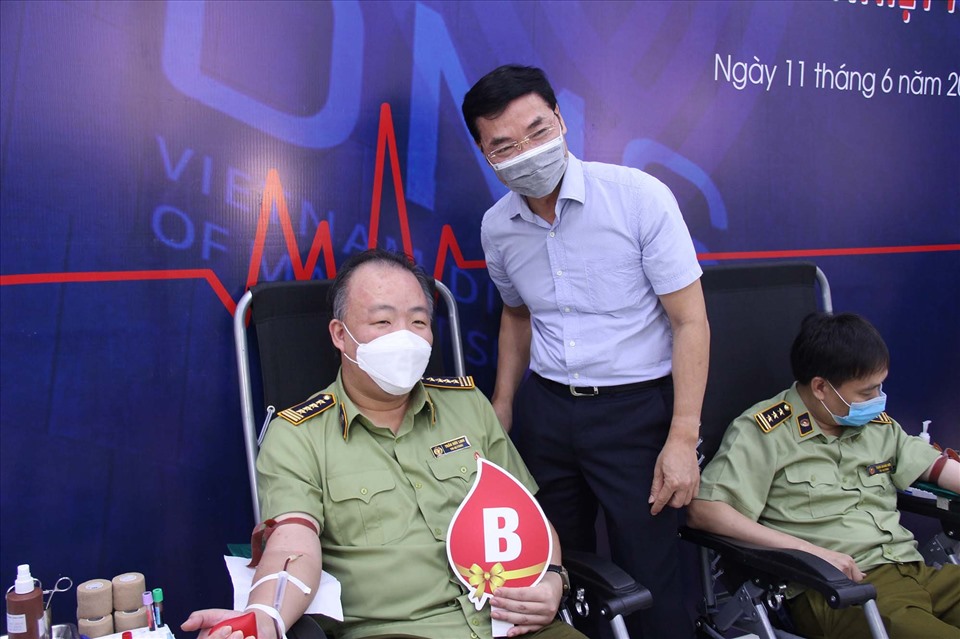 Tổng cục QLTT tổ chức ngày hội hiến máu tình nguyện. Ảnh: HH