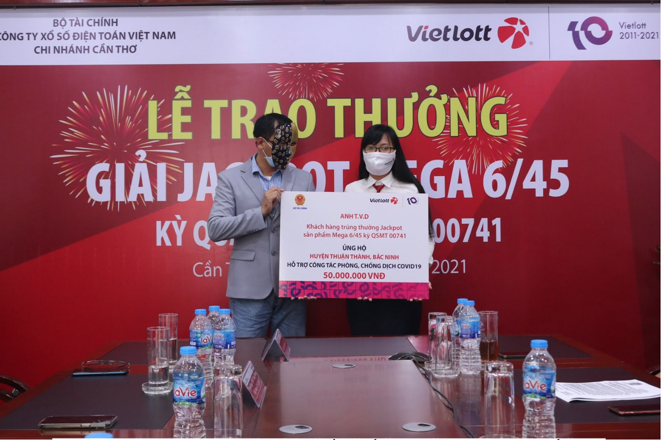 Người trúng thưởng trao tặng 50 triệu đồng đến huyện Thuận Thành, Bắc Ninh