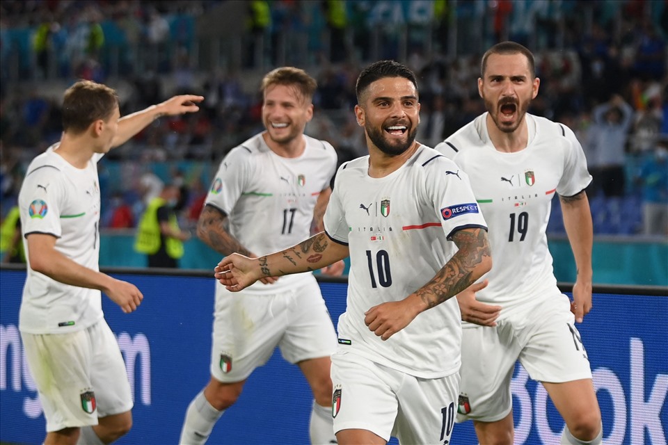 Ciro Immobile và Lorenzo Insigne ghi liên tiếp 2 bàn để Italia lần đầu tiên ghi 3 bàn trong một trận đấu tại các kỳ EURO. Ảnh: UEFA