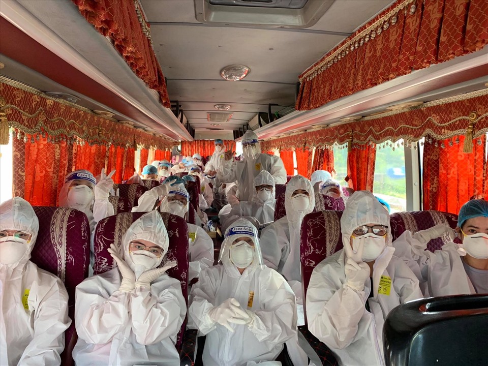 Đoàn sinh viên trường Đại học Y - Dược Thái Nguyên lên đường tham gia chống dịch tại Bắc Giang. Ảnh: NVCC.