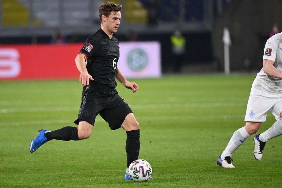 Joshua Kimmich (Đức, 90 triệu euro): Cầu thủ đa năng này là trụ cột của Bayern Munich đoạt cú ăn 6 ở mùa giải 2019-2020. Tại tuyển Đức, anh cũng đang trở thành thủ lĩnh của “cỗ xe tăng” trong giai đoạn chuyển giao thế hệ.