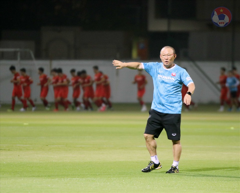 Huấn luyện viên Park Hang-seo đã dành phần lớn thời lượng để rèn giũa các mảng miếng chiến thuật cho đội tuyển Việt Nam. Ảnh: VFF